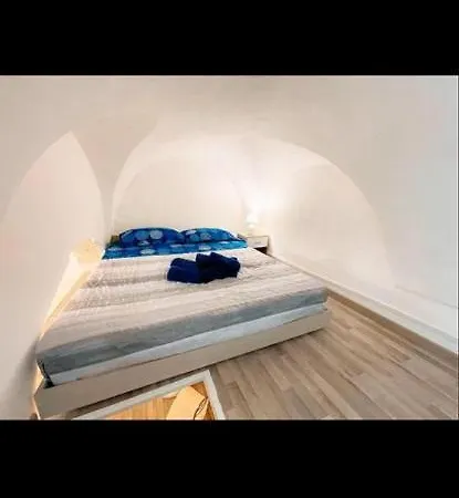 La Petit Maison
